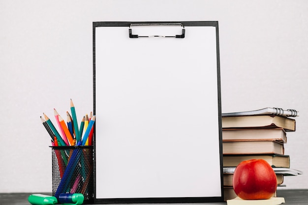 校园暴力事件成两会热议话题 代表委员有话说